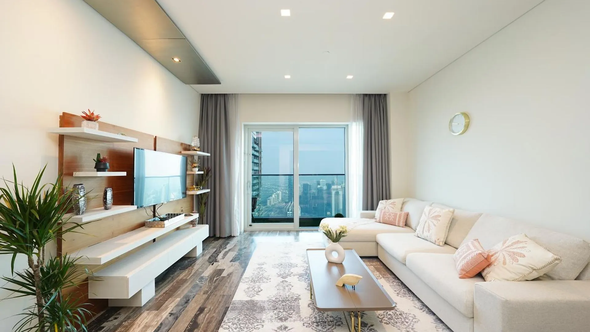 Luxurious Apartment With Panoramic Views At Dubai Marina